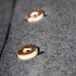 Overig Tiroler Trachten Vest Luxe (Wol) 7 Overig Tiroler Trachten Vest Luxe (Wol) -Carnavalskleding Dames Winkel tiroler trachten vest lichtgrijs luxe wol detail